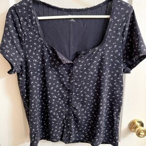 Hollister - EUC - floral button down blouse - Sz XXL